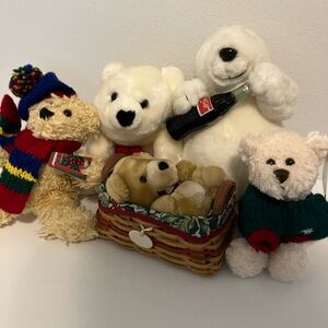 Vintage Mini Longaberger Mini Basket with 5 Teddy Bears.